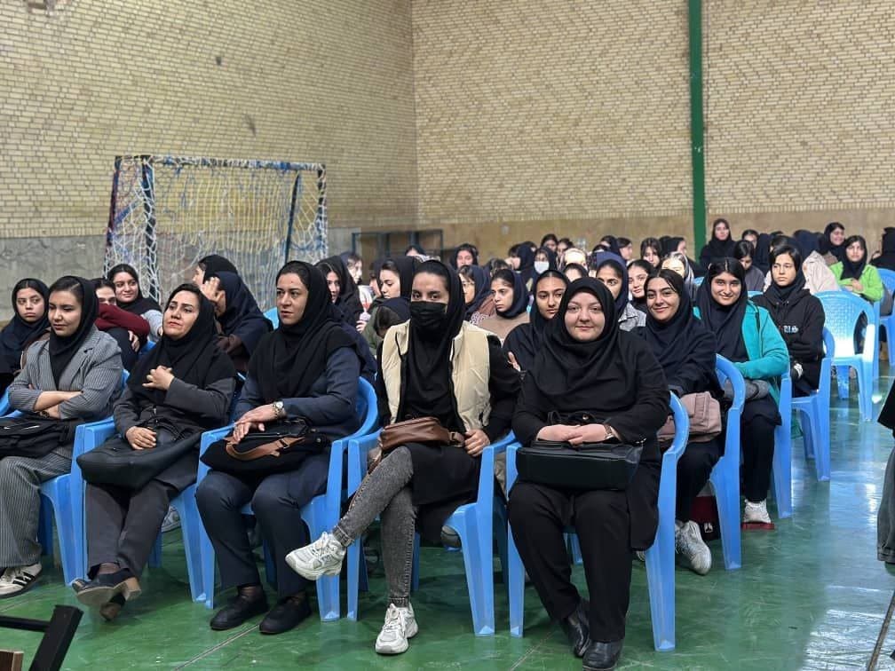 مجتمع آموزشی یگانه(متوسطه دوم)